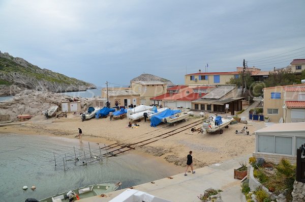 Plage de sable au Cap Croisette à Marseille