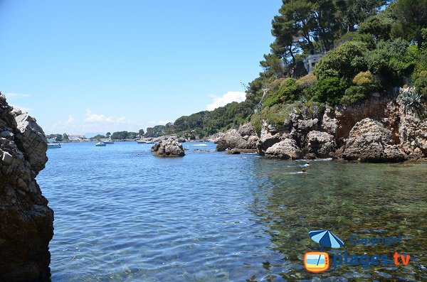 Swimming in the Milliardaires bay of Cap d'Antibes