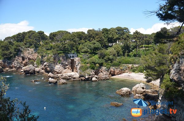 Photo de la crique dans la baie des Milliardaires du Cap d'Antibes