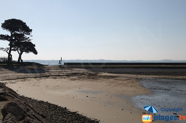 Extrémité de la plage dans la baie de Ste Anne - St Pol