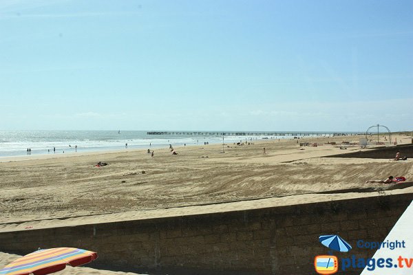 Plage de la baigneuse avec vue sur le jetée de St Jean de Monts