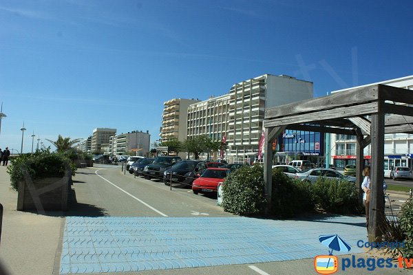 Front de mer autour de la plage de la Baigneuse