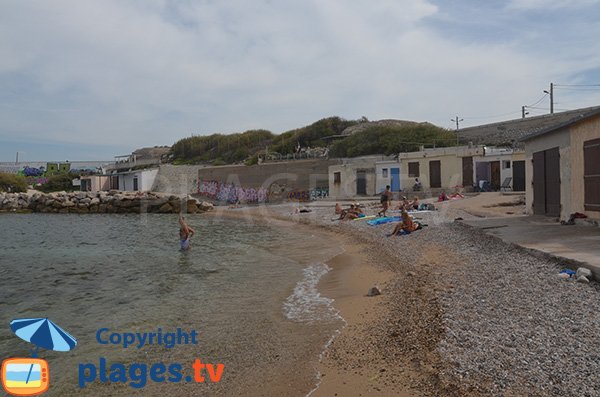 Cabanons dans l'anse du Bain des Dames à Marseille 8