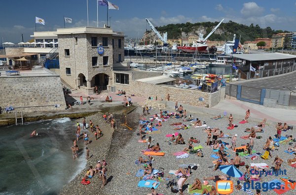 Strand in Nizza vor dem Restaurant La Réserve