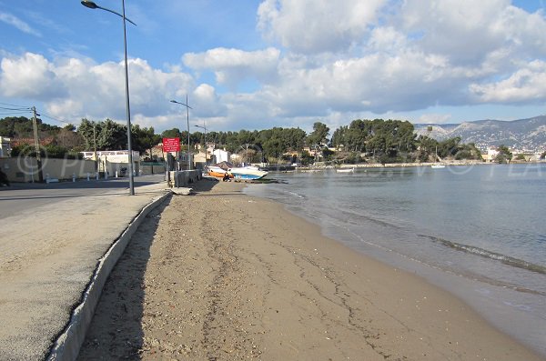 Plage de Balaguier dans le Var à La Seyne