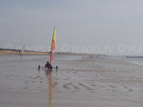 Char à voile sur la plage de La Faute sur Mer