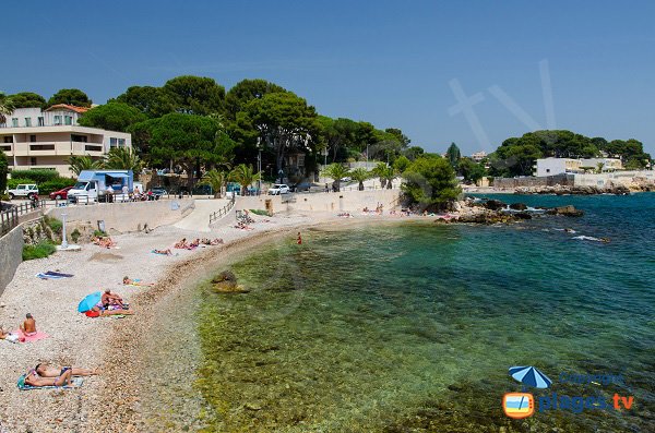 Plage du Barry avec vue sur la plage Eden Roc - Bandol