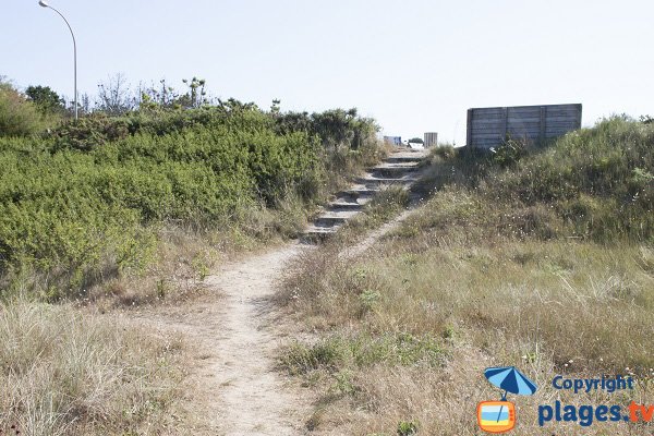 Accès par des escaliers - plage du Bas Pouldu