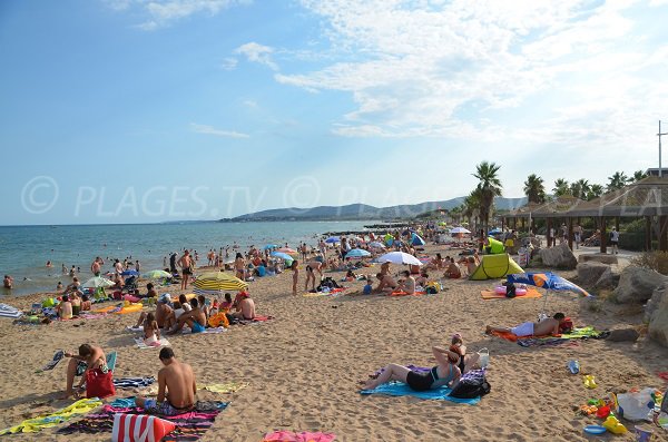 Strand der Base Natur im August, Blick auf St. Aygulf