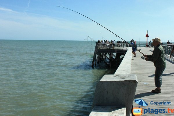 La pesca sulla parete mare di Saint Jean de Monts