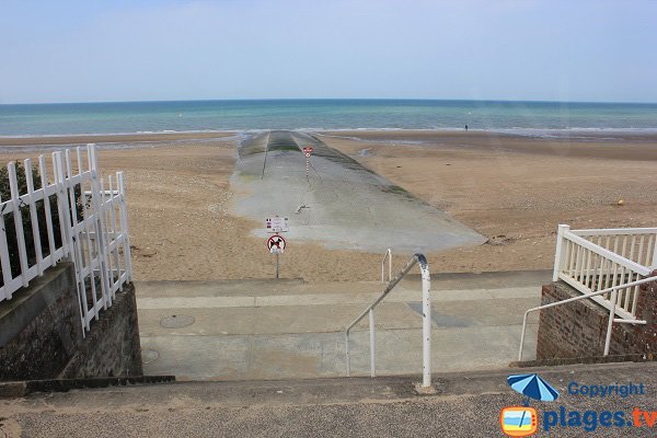 Accès à la plage de la Base Nautique à Villers sur Mer