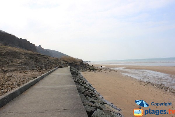 Promenade along the cliff of the Black Cows in Villers sur Mer