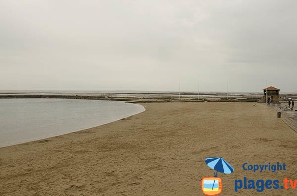 Baignade à marée basse à La Bernerie en Retz