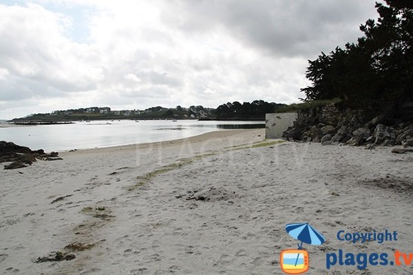 Ilot autour de la plage de Bassinig à Plouguerneau