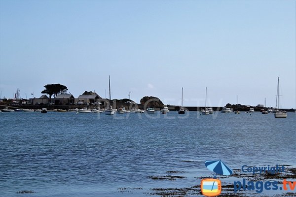 port du Koréjou vue depuis la plage de Bassinig de Plouguerneau