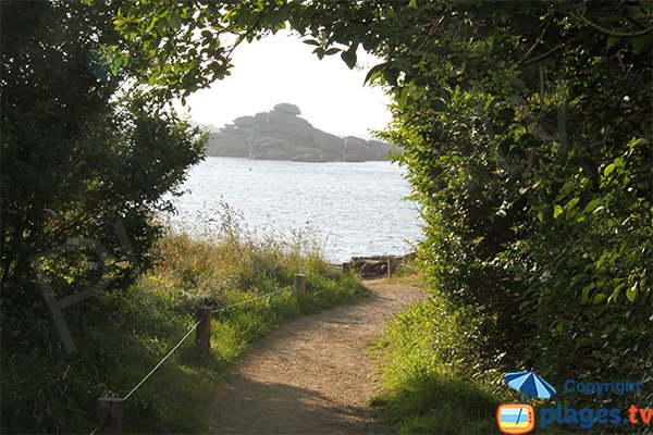 Sentier d'accès à la plage de la Bastille - Perros-Guirec