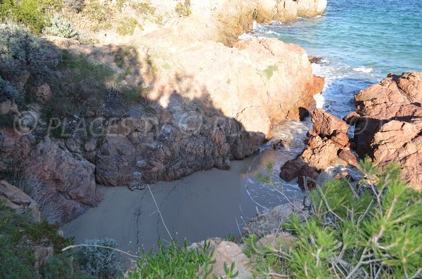 Plage de sable pour naturiste à Cannes