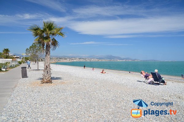 Photo de la plage de la Batterie de Villeneuve-Loubet et promenade