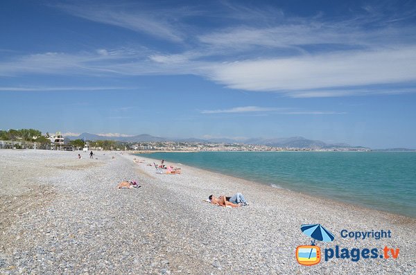 Spiaggia a Villeneuve-Loubet nella deviazione di rotta