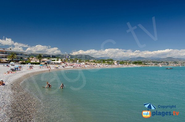 Plage de la Batterie côté de la marina de Villeneuve-Loubet