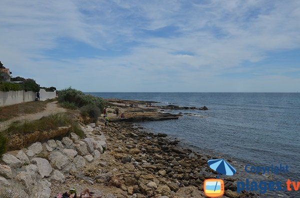 Rochers à côté de la plage des Baumettes à Sausset les Pins