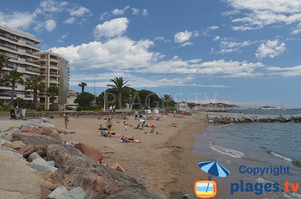 Plagette de sable entre Beau Rivage et Veillat - St Raphaël