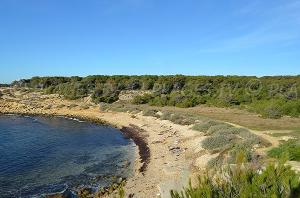 Strand in der Bucht von Beaumaderie in Martigues