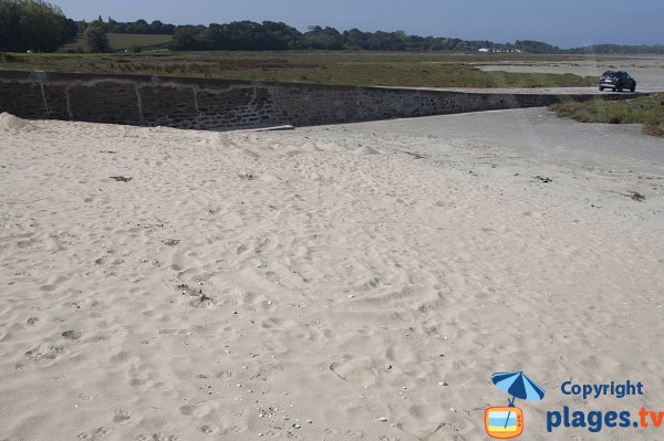 Cale sur la plage de la Beaussais