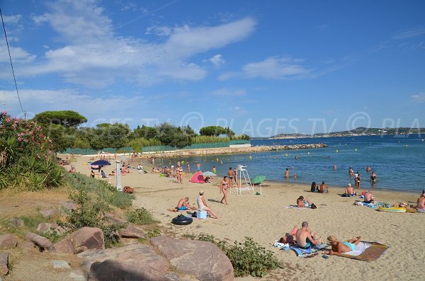 Plage de Grimaud avec vue sur St Tropez - Beauvallon