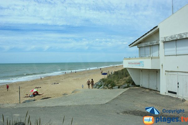 Poste de secours de la plage des Becs