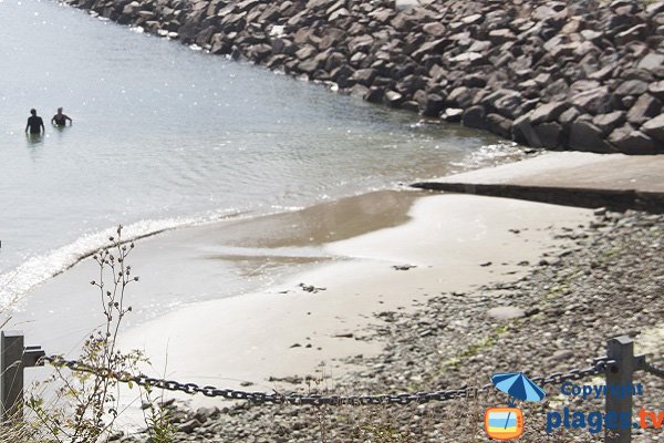 Plage dans le port de Beg Douar - Plestin les Grèves