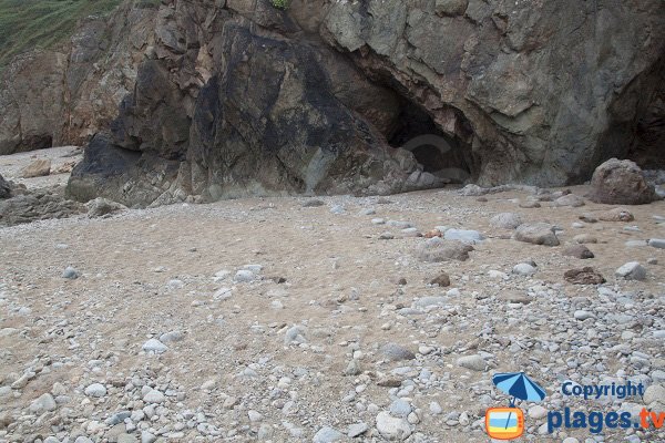 Caves on the beach of Beg Hastel - Plouha
