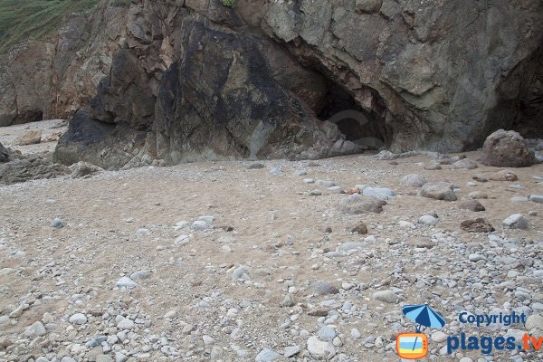 Grottes sur la plage de Beg Hastel - Plouha