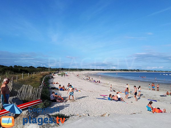 Photo de la plage de Beg Lann en été à Sarzeau