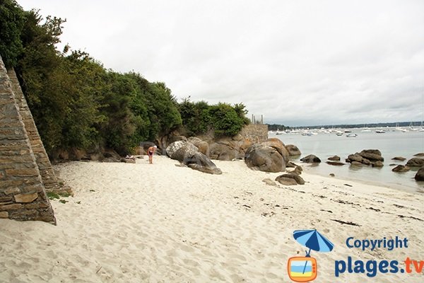 Belle plage sur le sentier du littoral de Fouesnant