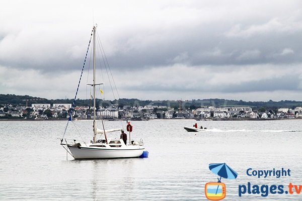 Voilier dans la baie de Fouesnant