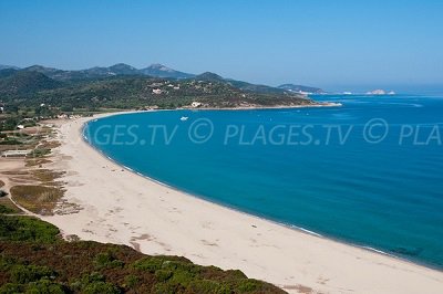 Plage de Belgodère avec vue sur Ile Rousse