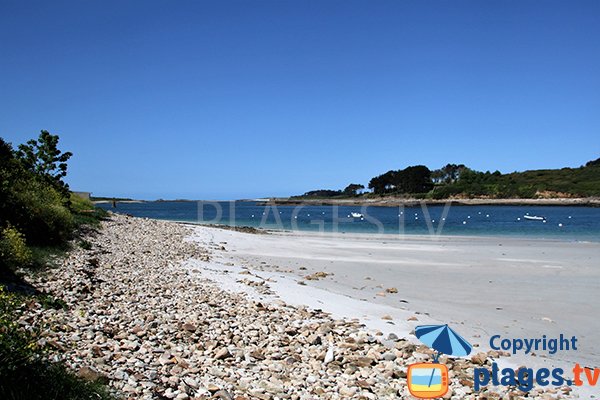 Plage le long de l'aber Benoit à Saint Pabu