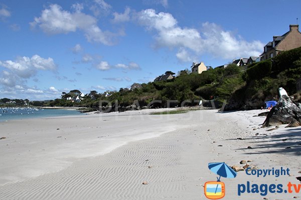 Plage de sable à Saint Pabu le long de l'aber