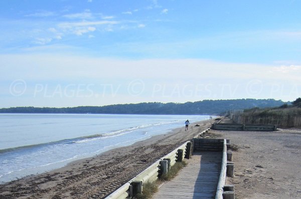 Presqu'île de Giens depuis la plage de la Bergerie