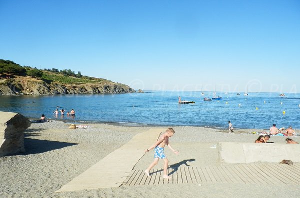 Accès aménagé de la crique de Bernardi de Port Vendres