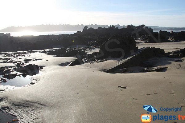 Rochers dans la crique du Bilou - Bretagne