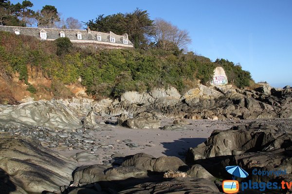 Maisons à proximité de la crique du Bilou