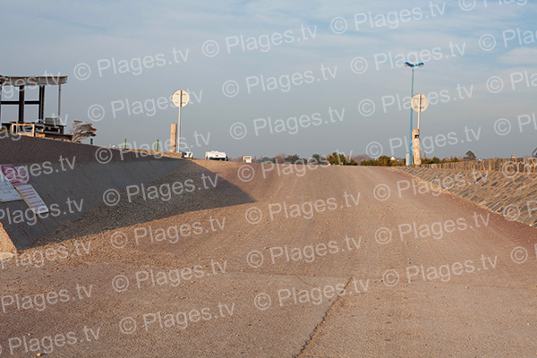 entrée de la plage depuis la plage