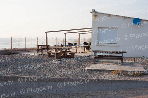 terrasse du restaurant avec vu sur la plage sud de Blainville-sur-Mer