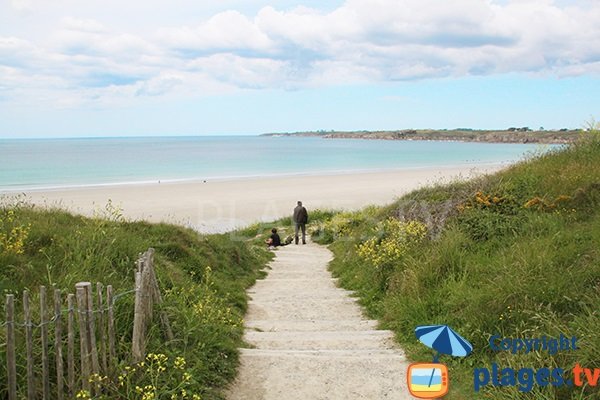 Accès à la plage des Blancs Sablons au Conquet