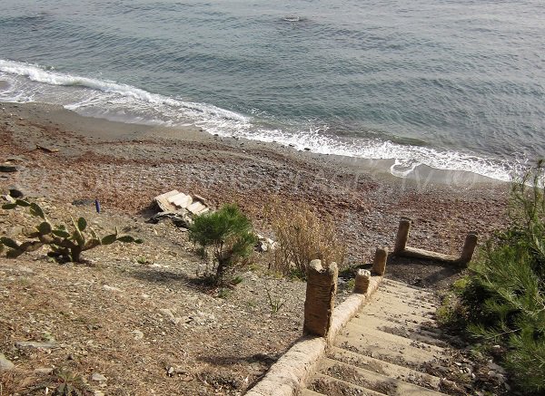 Accès à la plage du Boeuf par les escaliers