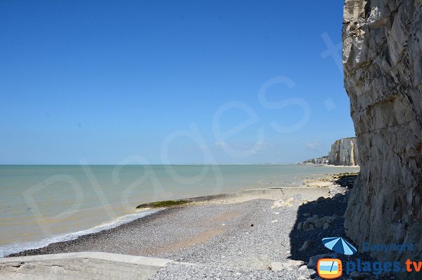 Beach of Bois de Cise with the cliffs