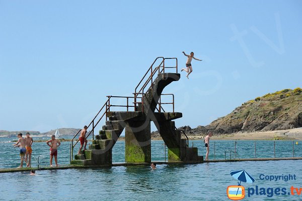 Plongeoir sur la plage de Bon Secours