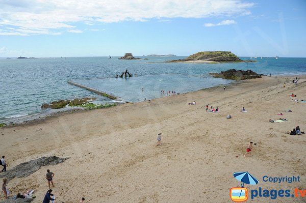 swimming pool on the Bon Secours beach in Saint Malo